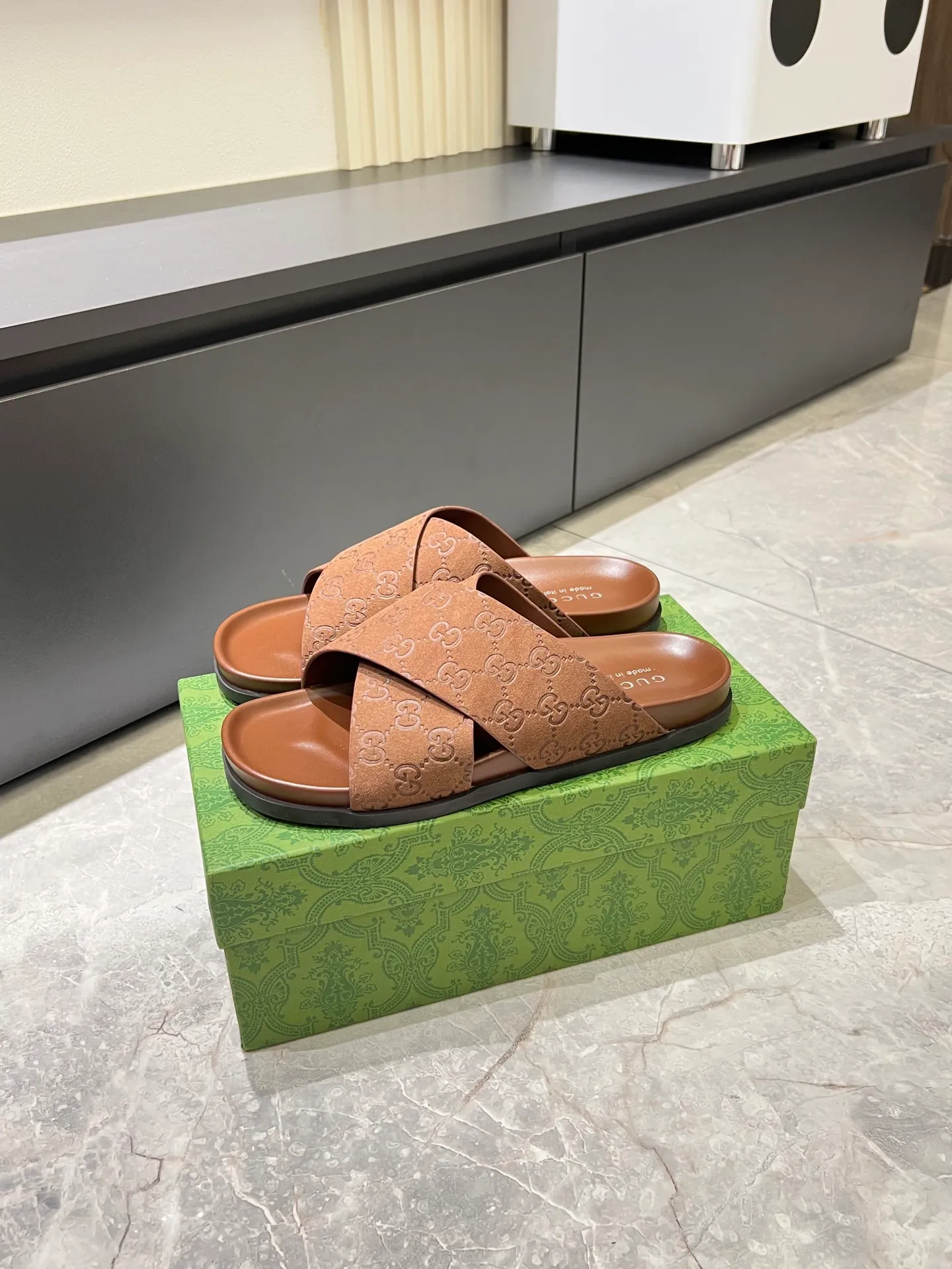 Men's Men's Shoes 💰p320 "GUCC＊" These slippers are made of GG polyester and feature a Gucci label on the front, adding a bold logo feel to the style. "Gucci Made in Italy" stamped label Rubber sole. Size 38-44
